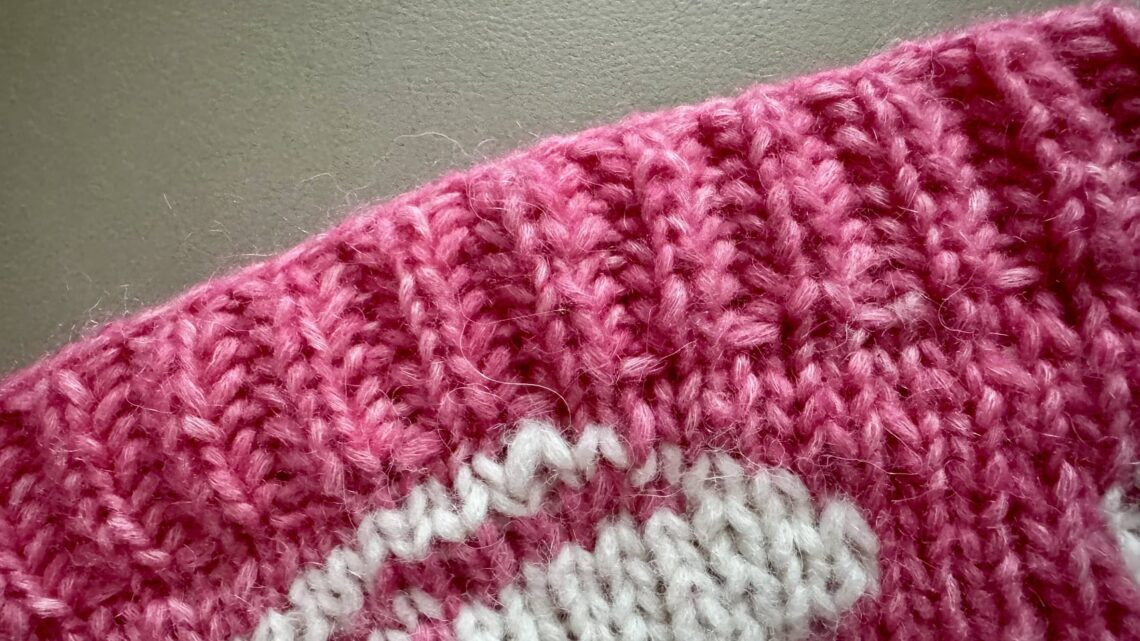 Ścieg patentowy w kolorze cukierkowego różu.